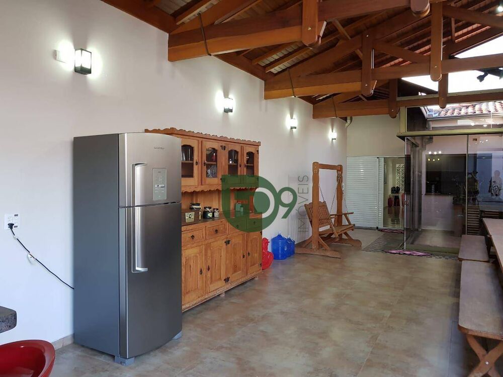 Casa à venda com 3 quartos, 341m² - Foto 3