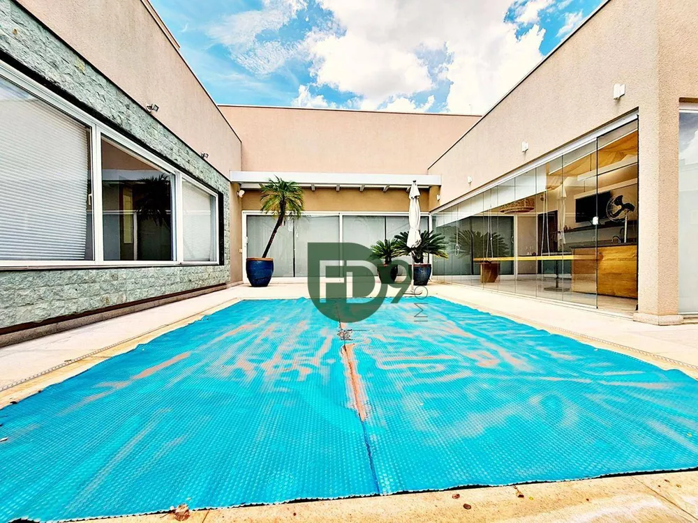 Casa de Condomínio à venda com 3 quartos, 632m² - Foto 2