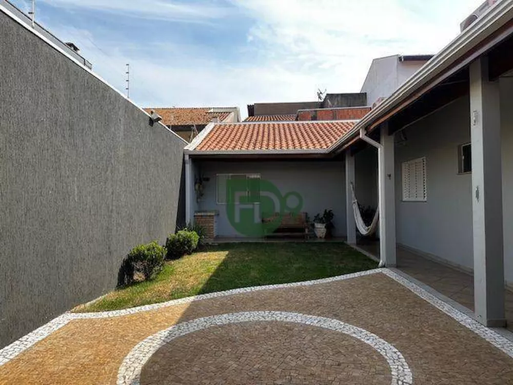 Casa à venda com 3 quartos, 157m² - Foto 1