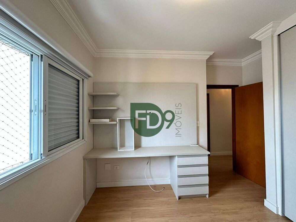 Apartamento à venda com 3 quartos, 157m² - Foto 4
