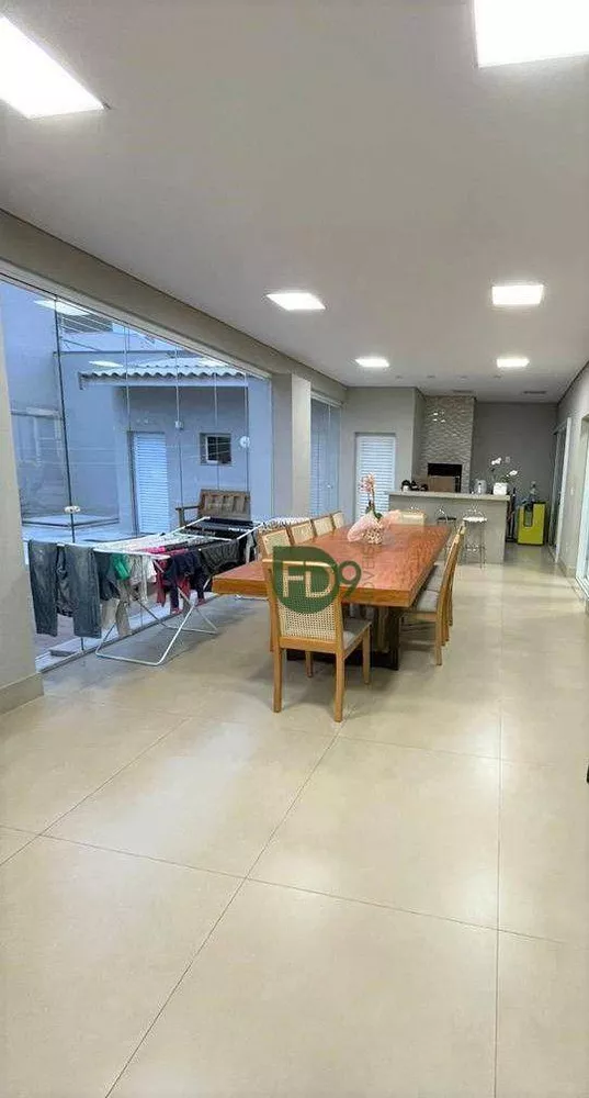 Casa à venda com 3 quartos, 272m² - Foto 4