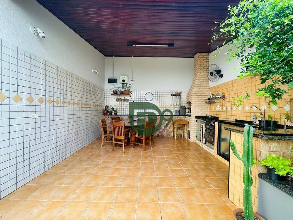 Casa à venda com 3 quartos, 215m² - Foto 3