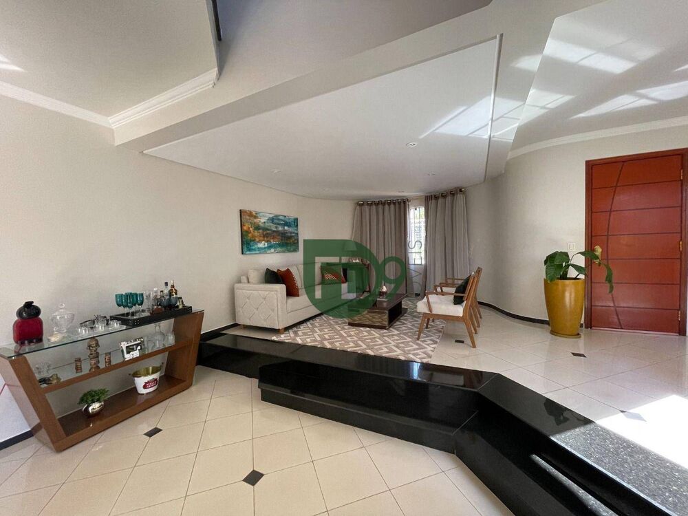 Casa à venda com 3 quartos, 314m² - Foto 1