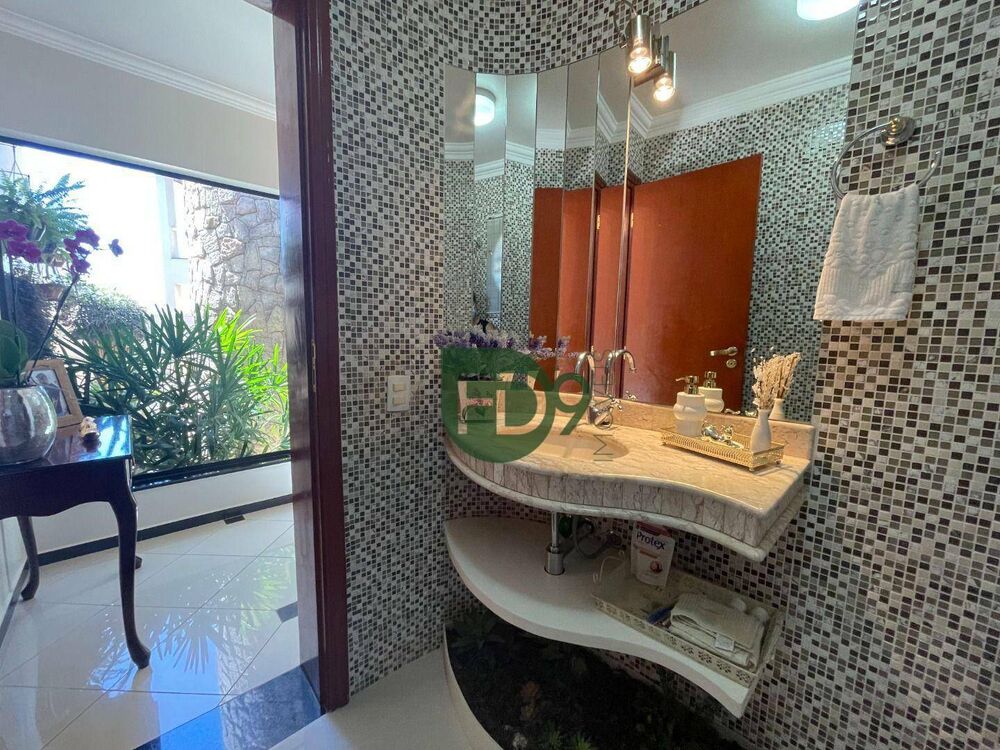 Casa à venda com 3 quartos, 314m² - Foto 4