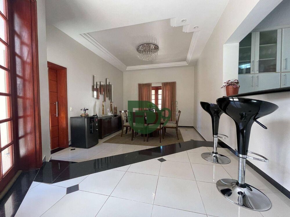 Casa à venda com 3 quartos, 314m² - Foto 2