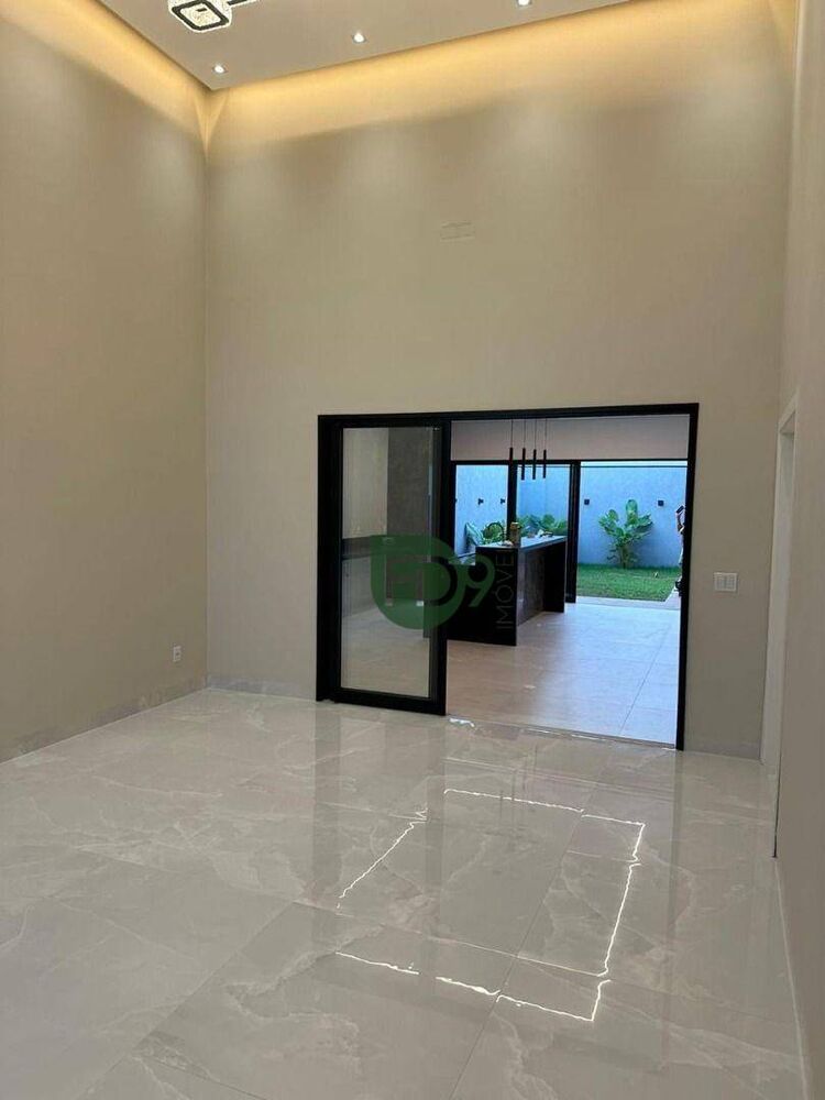Casa à venda com 3 quartos, 196m² - Foto 1