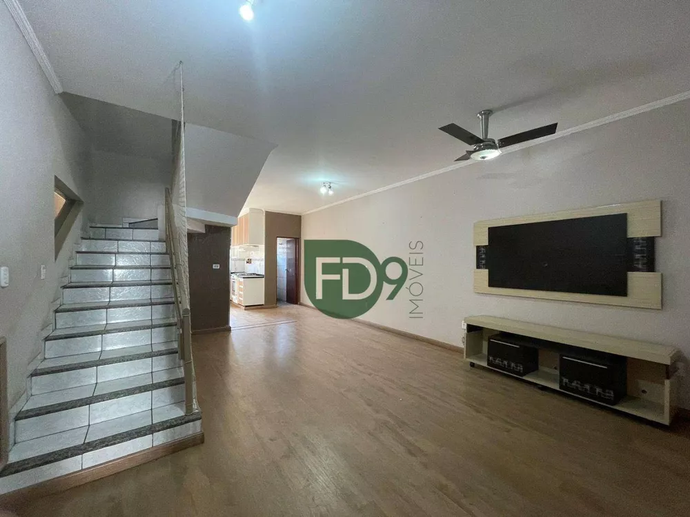 Casa à venda com 3 quartos, 150m² - Foto 1