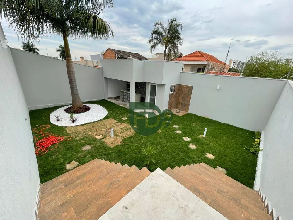 Casa à venda com 4 quartos, 220m² - Foto 1