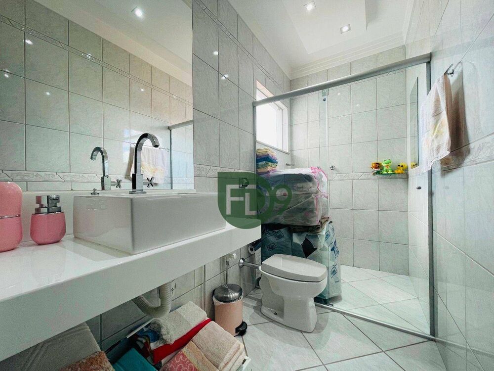 Casa, 3 quartos, 184 m² - Foto 1