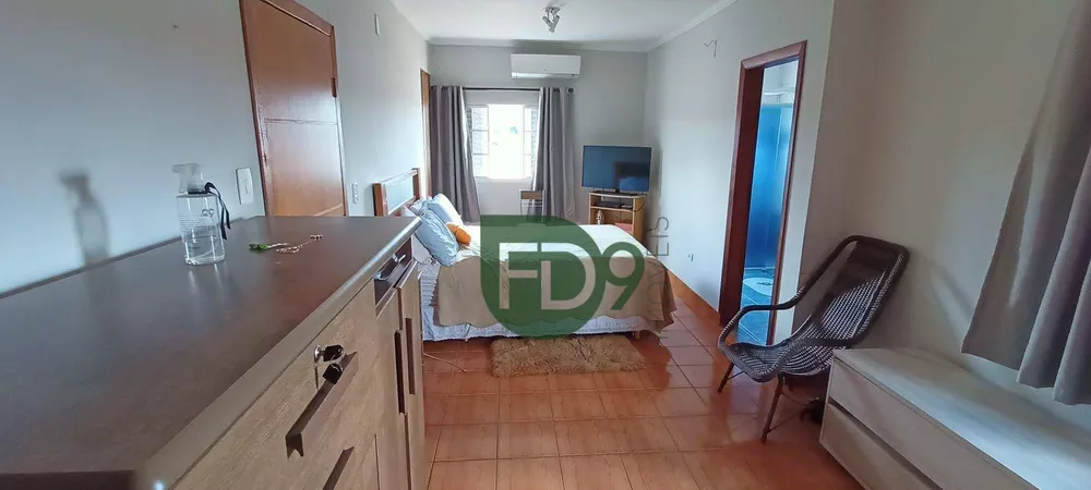 Casa à venda com 3 quartos, 213m² - Foto 4