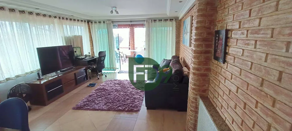 Casa à venda com 3 quartos, 213m² - Foto 1