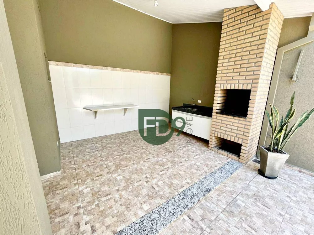 Casa à venda com 3 quartos, 134m² - Foto 1