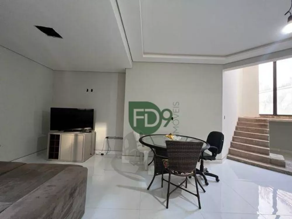 Casa à venda com 4 quartos, 300m² - Foto 4