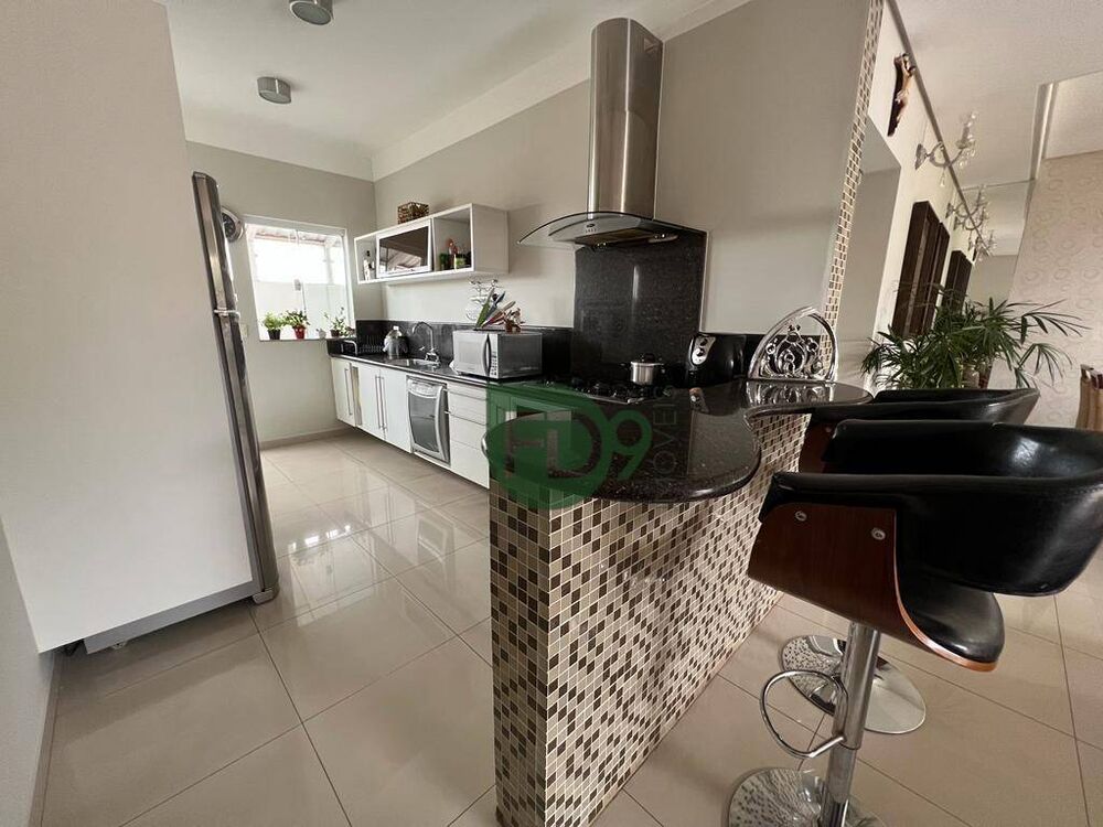 Casa, 3 quartos, 207 m² - Foto 3