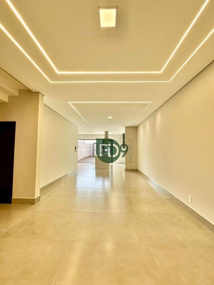 Casa à venda com 3 quartos, 220m² - Foto 2