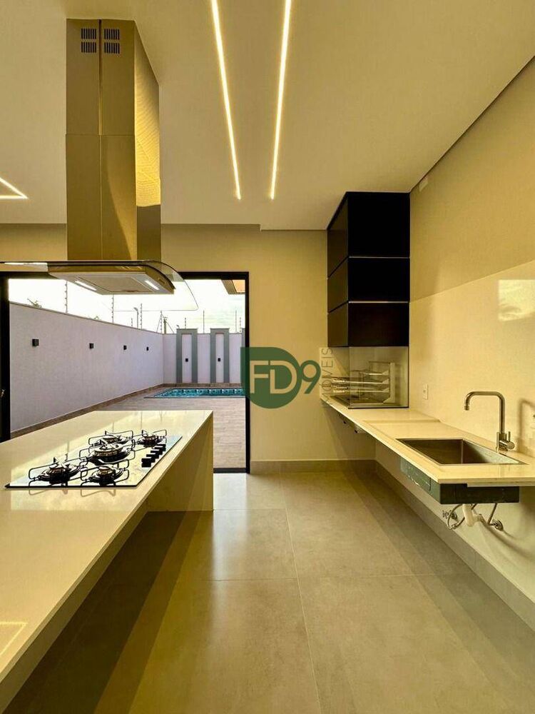 Casa à venda com 3 quartos, 220m² - Foto 4