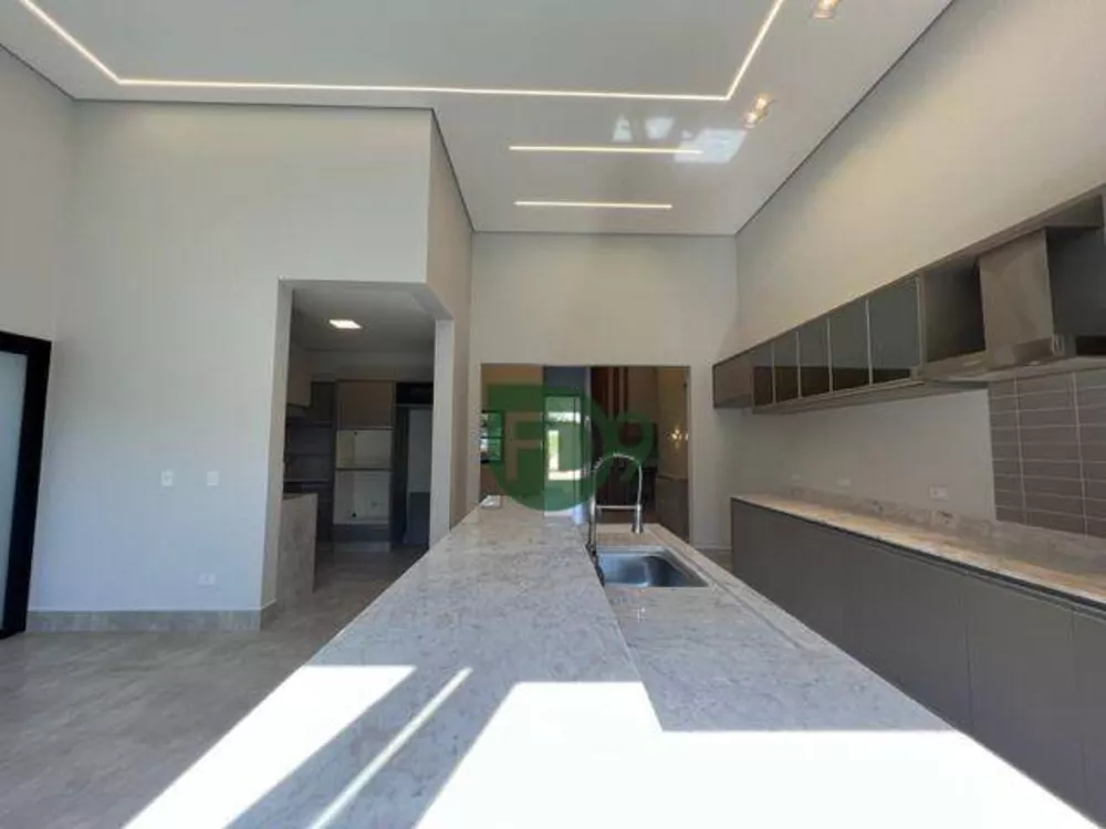 Casa de Condomínio à venda com 3 quartos, 253m² - Foto 3