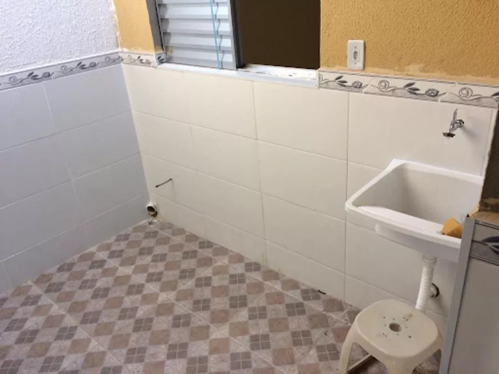 Casa à venda com 2 quartos, 71m² - Foto 2