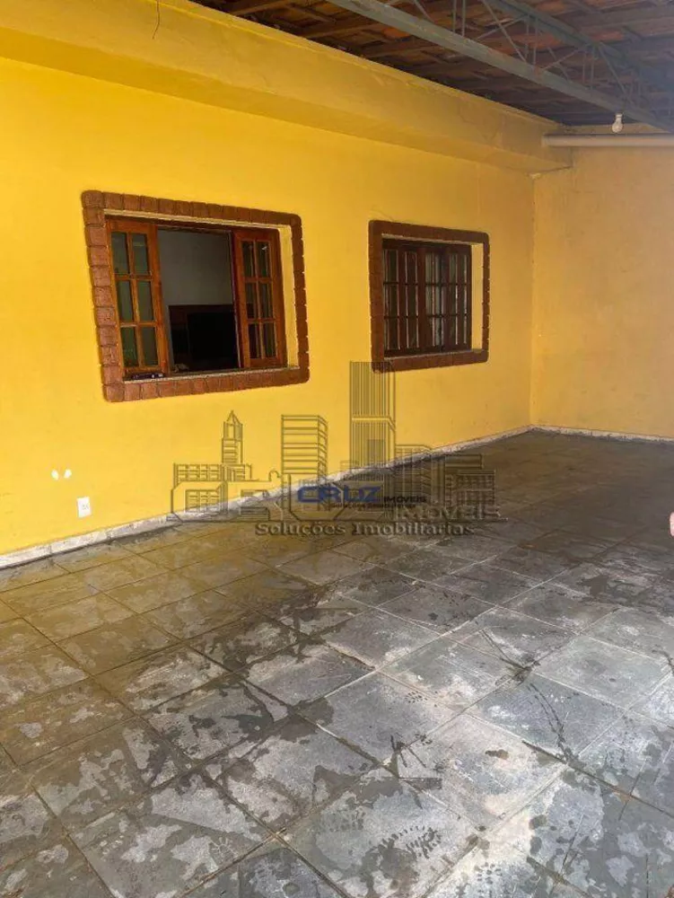 Casa à venda com 3 quartos, 225m² - Foto 2