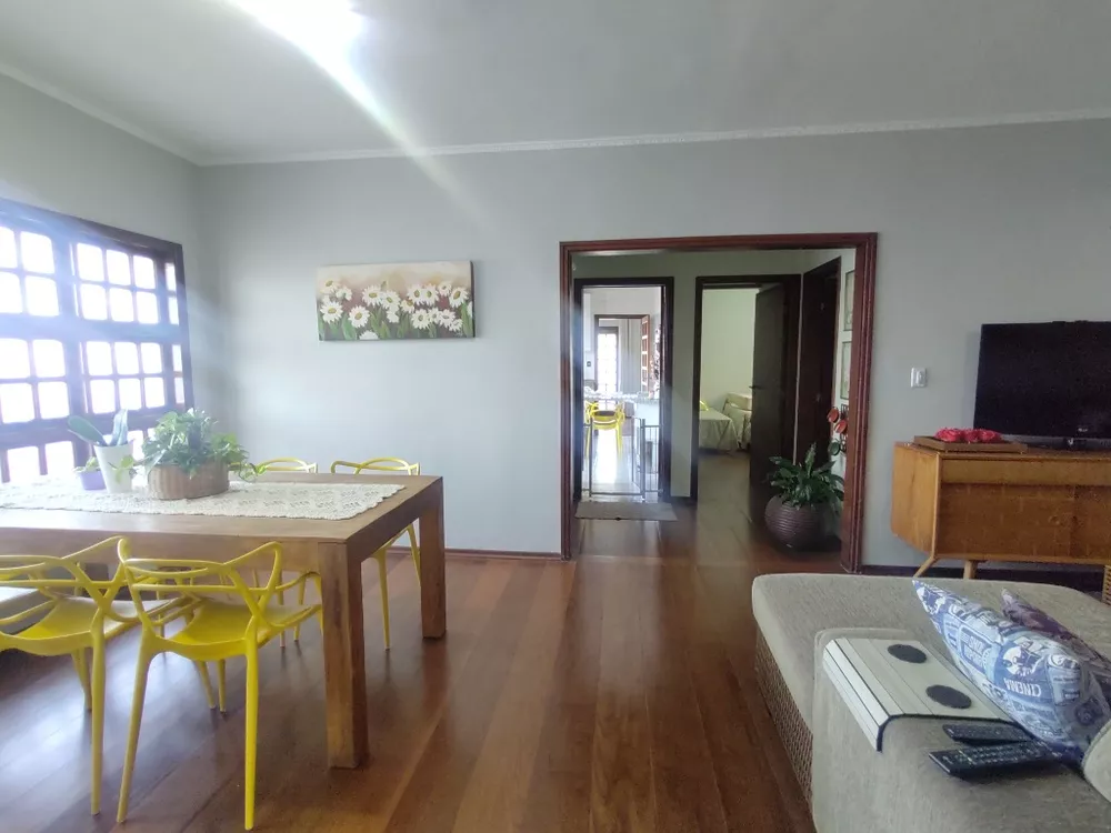 Casa à venda com 3 quartos, 446m² - Foto 1