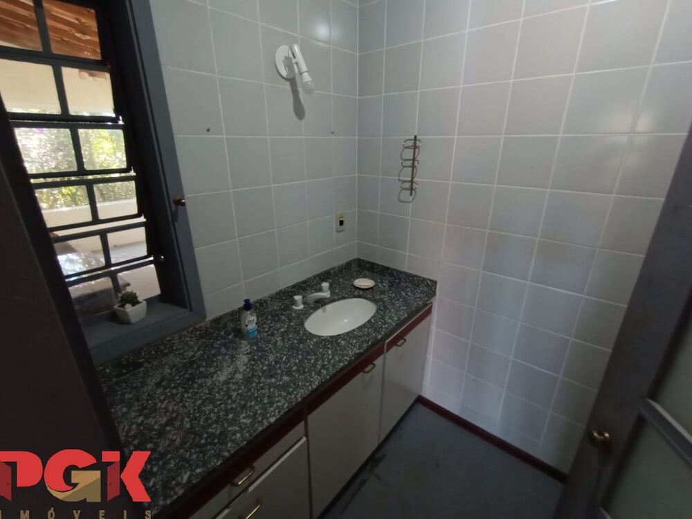 Casa à venda e aluguel com 3 quartos, 205m² - Foto 4