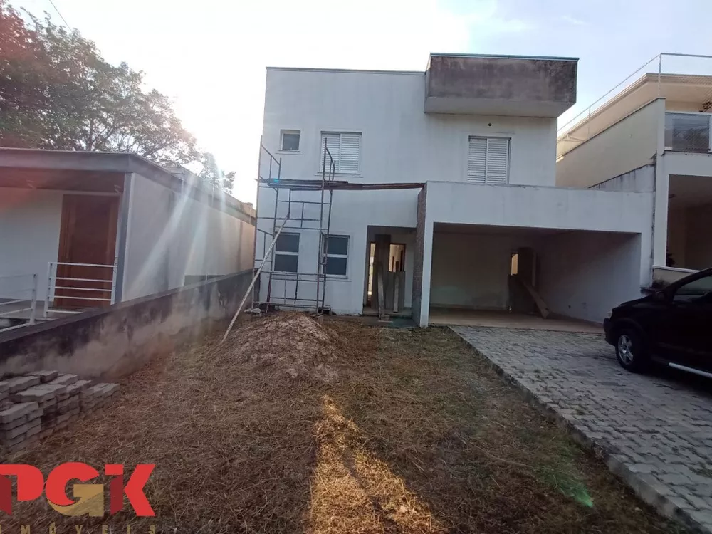 Casa à venda com 3 quartos, 220m² - Foto 1