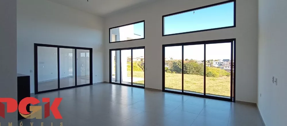 Casa à venda com 3 quartos, 261m² - Foto 4