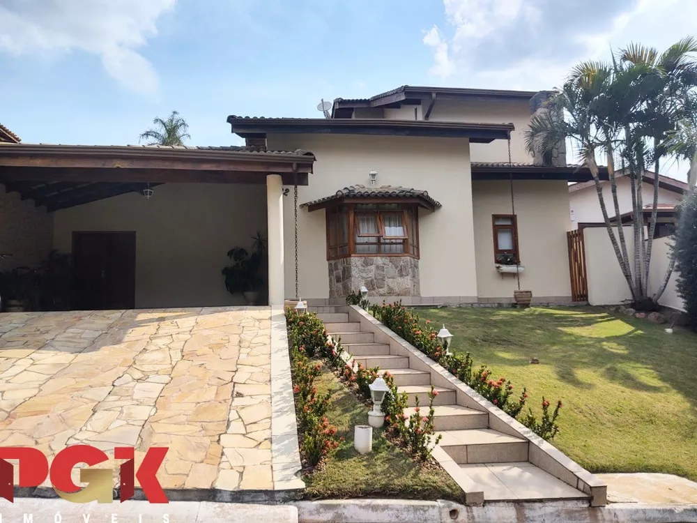 Casa à venda com 4 quartos, 213m² - Foto 1