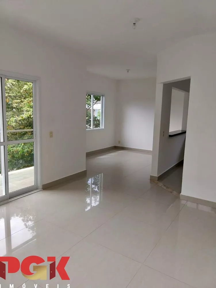 Casa à venda com 3 quartos, 185m² - Foto 1