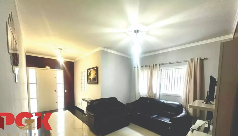 Casa à venda com 3 quartos, 179m² - Foto 2