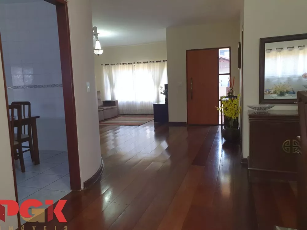 Casa à venda com 3 quartos, 230m² - Foto 8