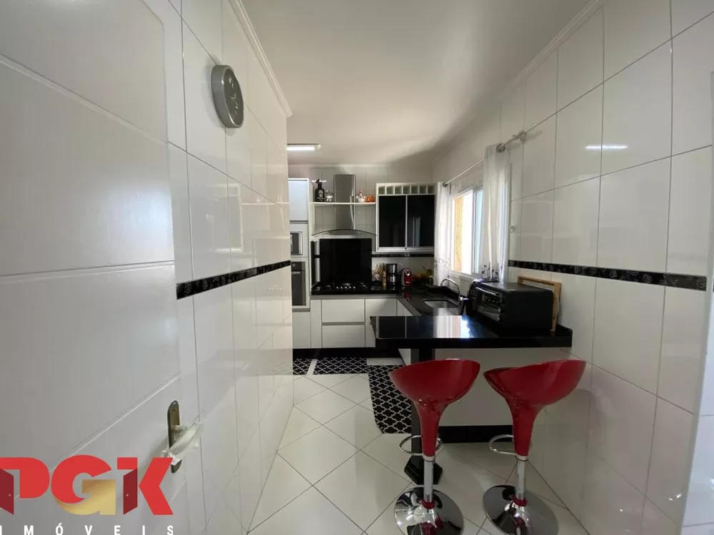 Apartamento à venda com 3 quartos, 84m² - Foto 2