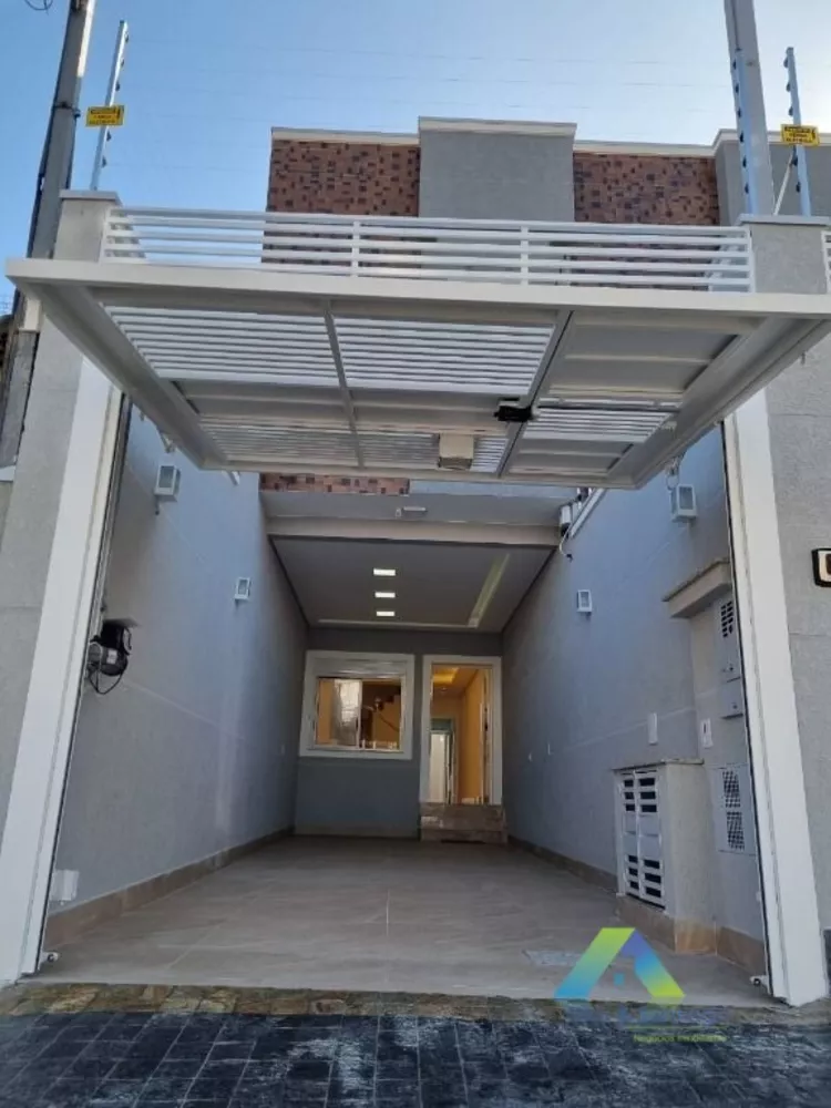 Sobrado à venda com 4 quartos, 175m² - Foto 1