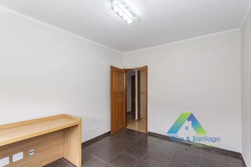 Casa para alugar com 3 quartos, 294m² - Foto 2