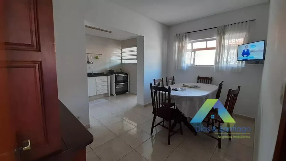 Sobrado à venda com 3 quartos, 180m² - Foto 1