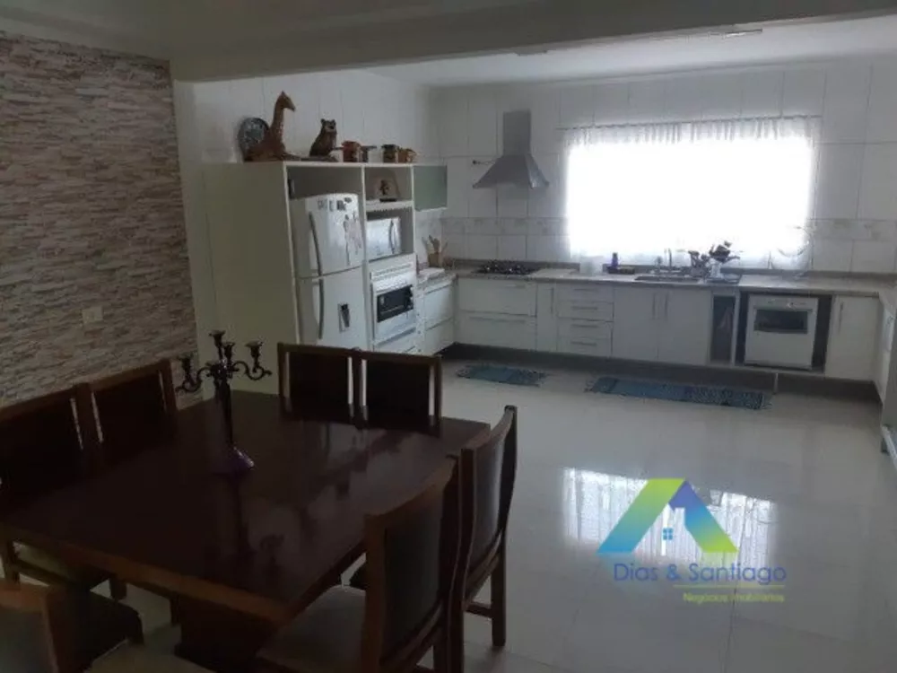 Sobrado à venda com 4 quartos, 254m² - Foto 2