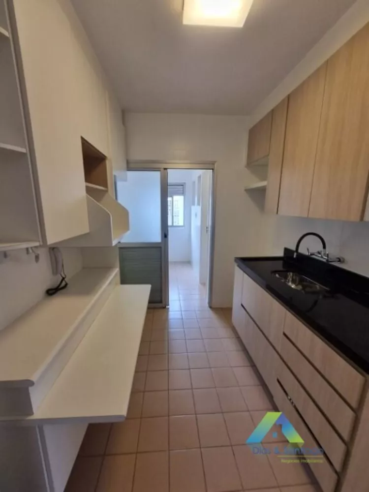 Apartamento à venda com 3 quartos, 79m² - Foto 2