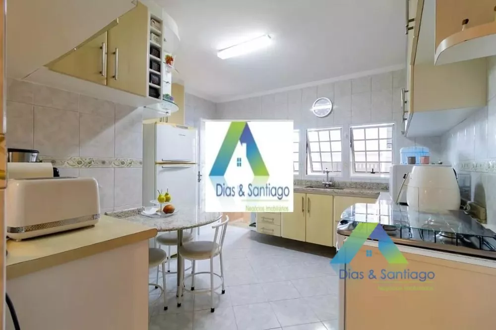 Sobrado à venda com 3 quartos, 180m² - Foto 11