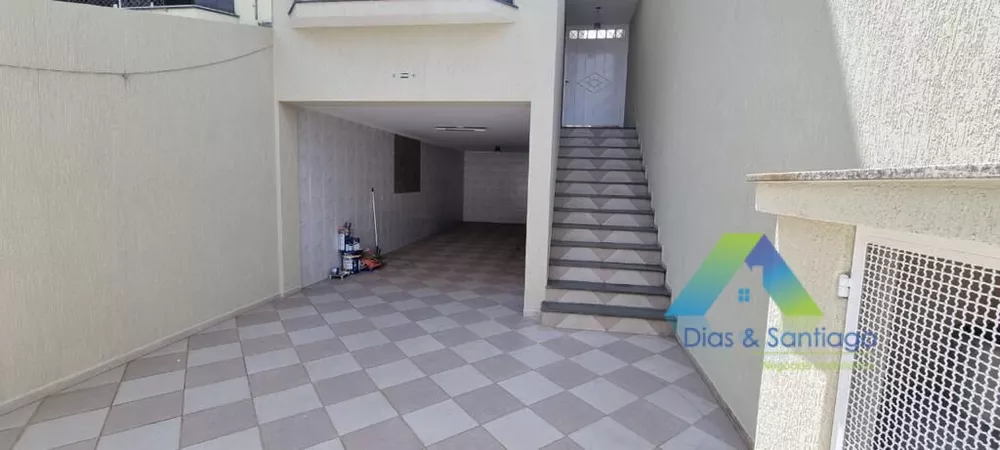 Sobrado à venda com 3 quartos, 200m² - Foto 2