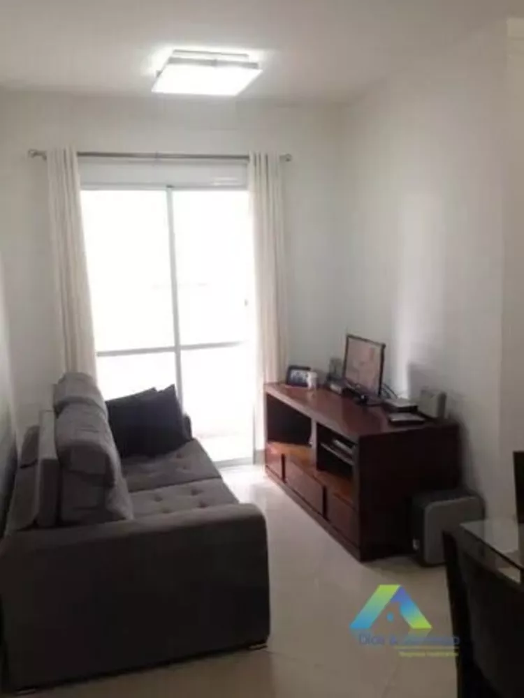 Apartamento à venda com 2 quartos, 61m² - Foto 2