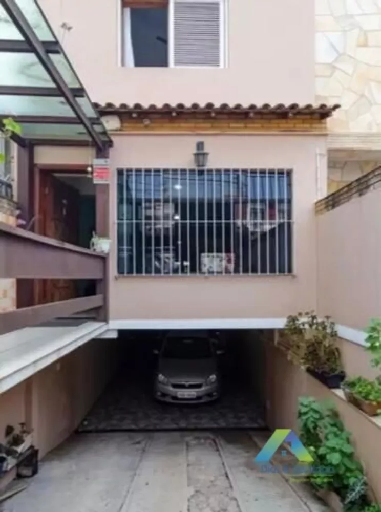 Sobrado à venda com 3 quartos, 200m² - Foto 1