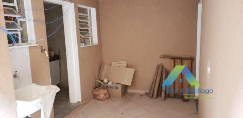 Sobrado à venda com 4 quartos, 270m² - Foto 1