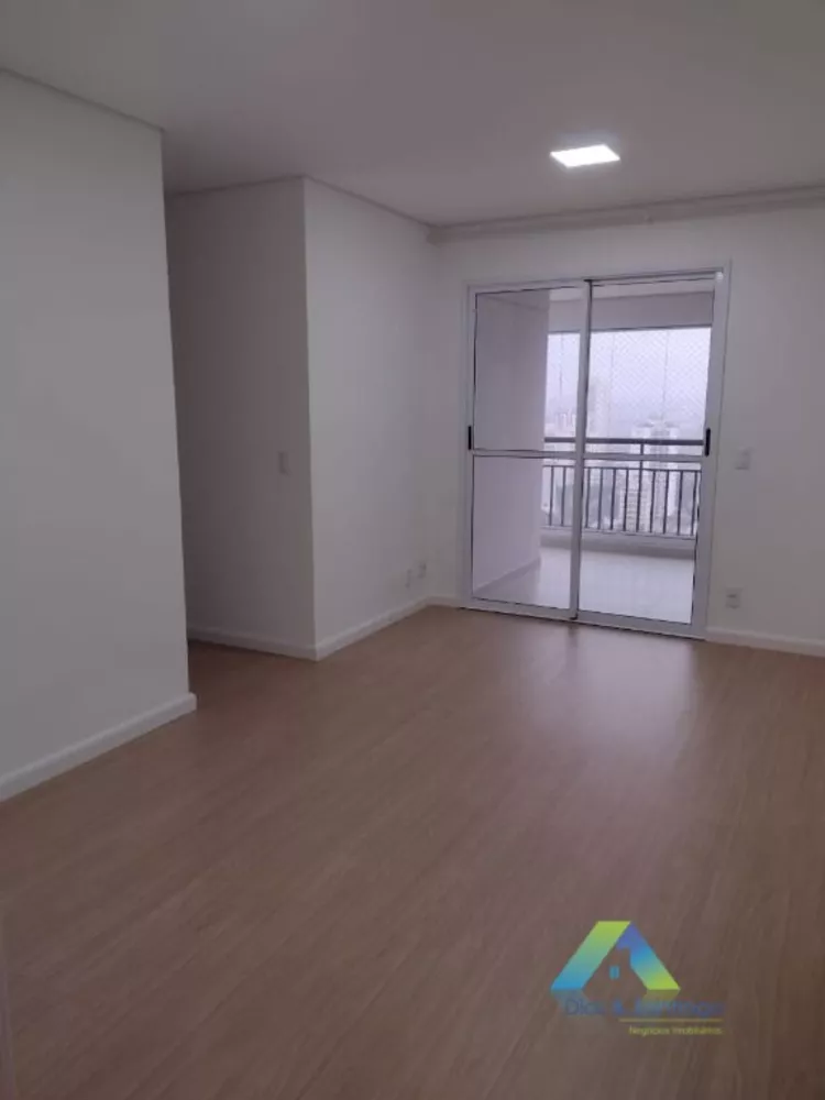 Apartamento à venda com 2 quartos, 70m² - Foto 3