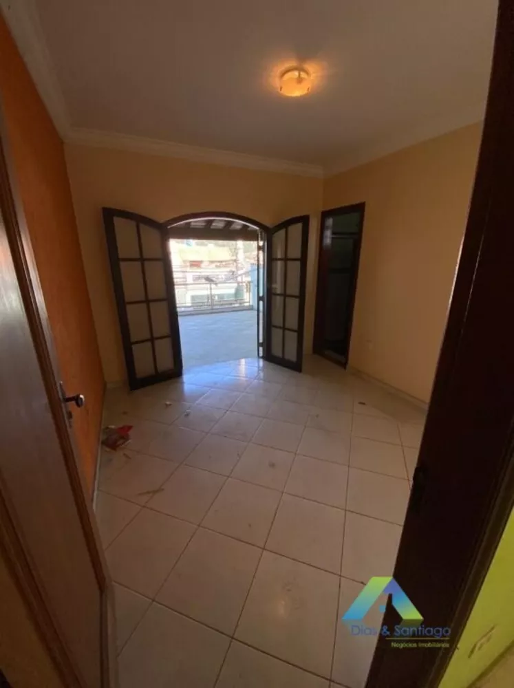 Sobrado à venda com 2 quartos, 240m² - Foto 4