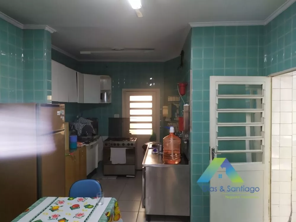 Sobrado à venda com 5 quartos, 210m² - Foto 1