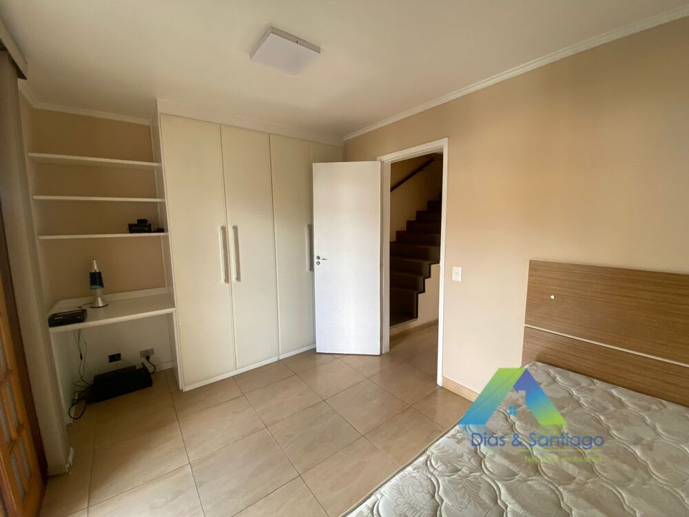 Casa de Condomínio à venda com 4 quartos, 210m² - Foto 1