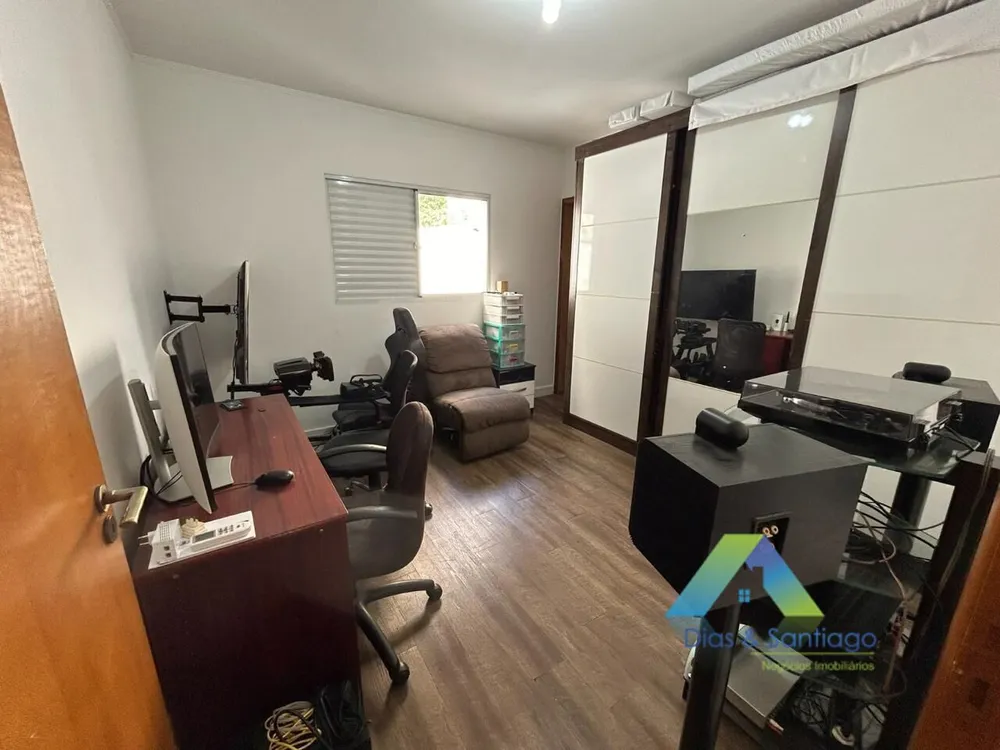 Casa, 3 quartos, 243 m² - Foto 1