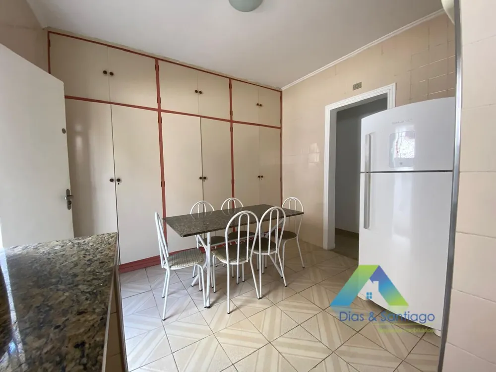 Casa, 3 quartos, 241 m² - Foto 2
