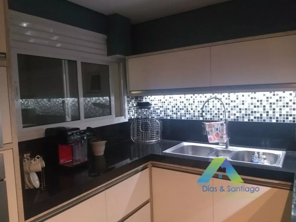 Apartamento à venda com 3 quartos, 145m² - Foto 2