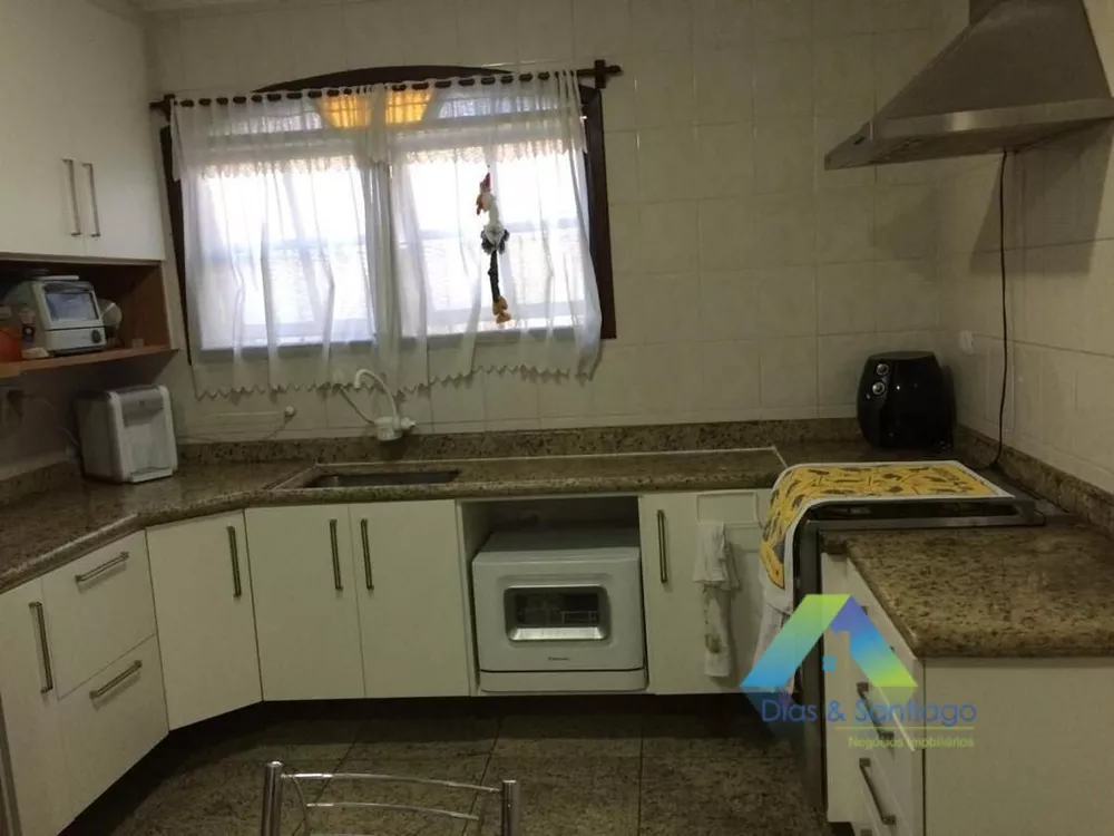 Sobrado à venda com 3 quartos, 280m² - Foto 2